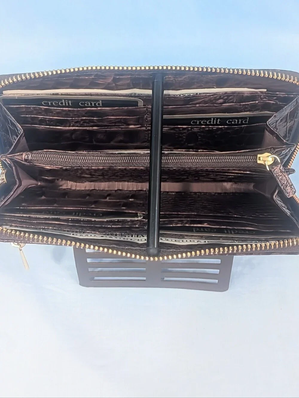 🔷NWOT Brahmin Chestnut Suri Wallet